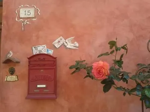 Casetta Rossa بيت للعطل *